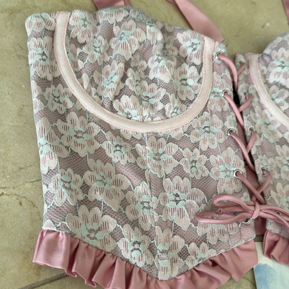 Majorelle pink and white lace corset top size medium - Picture 3 of 11